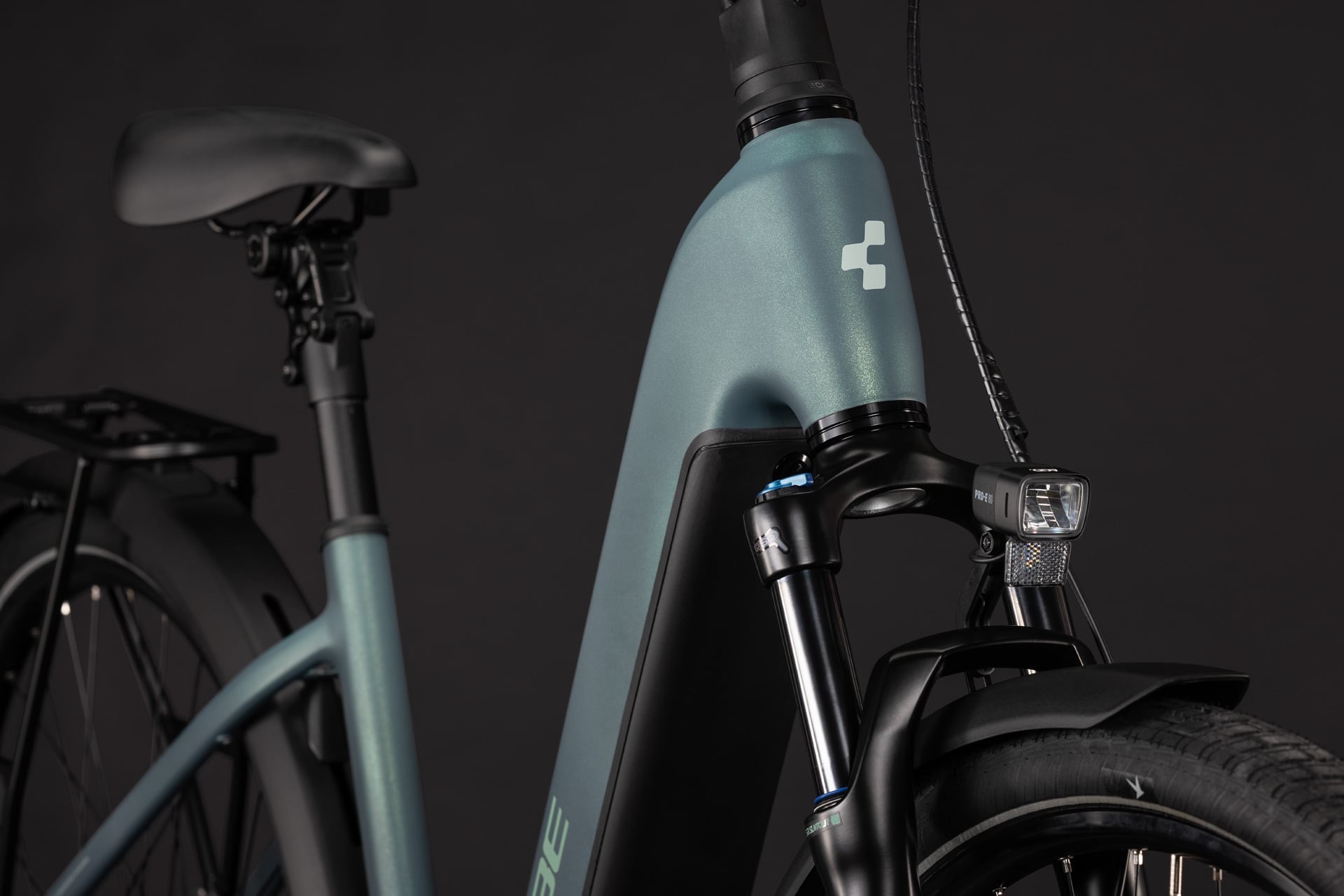 Cube - TOURING HYBRID DELUXE SLX 800